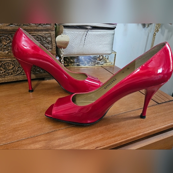 STUART WEITZMAN Designer Quasar Patent Leather Peep-Toe Stiletto Cherry Red.Sz 7 - Picture 5 of 14